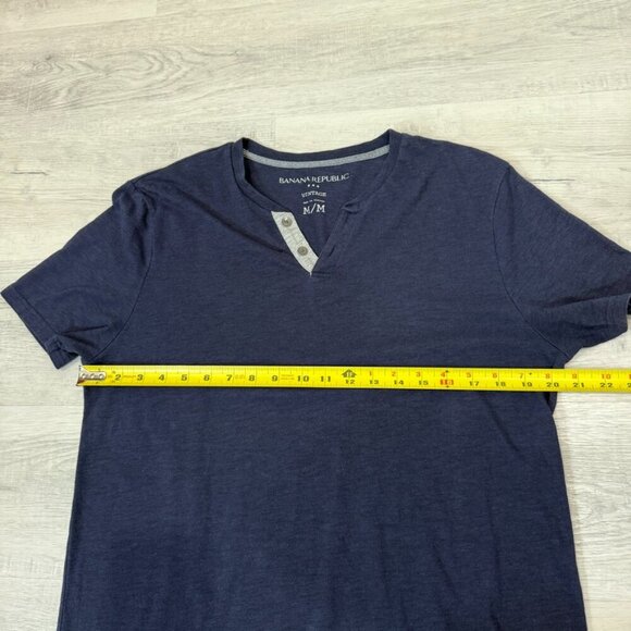 Banana Republic Size M Basic Navy Blue V-Neck T Shirt Vintage Style - Picture 9 of 14